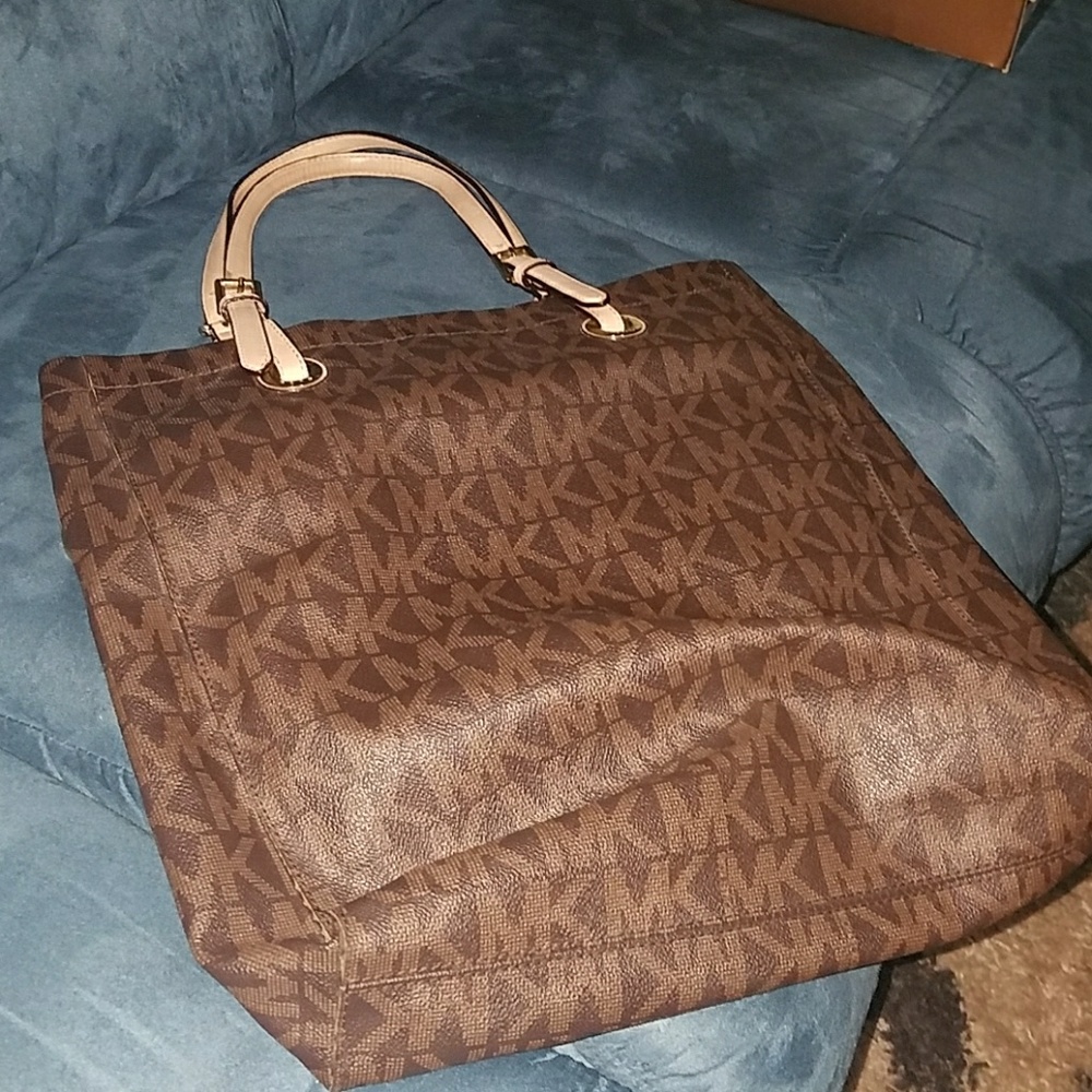 Authentic Michael Kors Handbag - image 3
